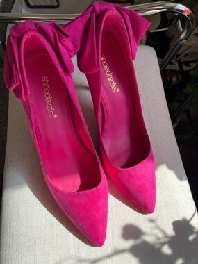 Shoe Dazzle Fuchsia Pointed-Toe Bow Pumps